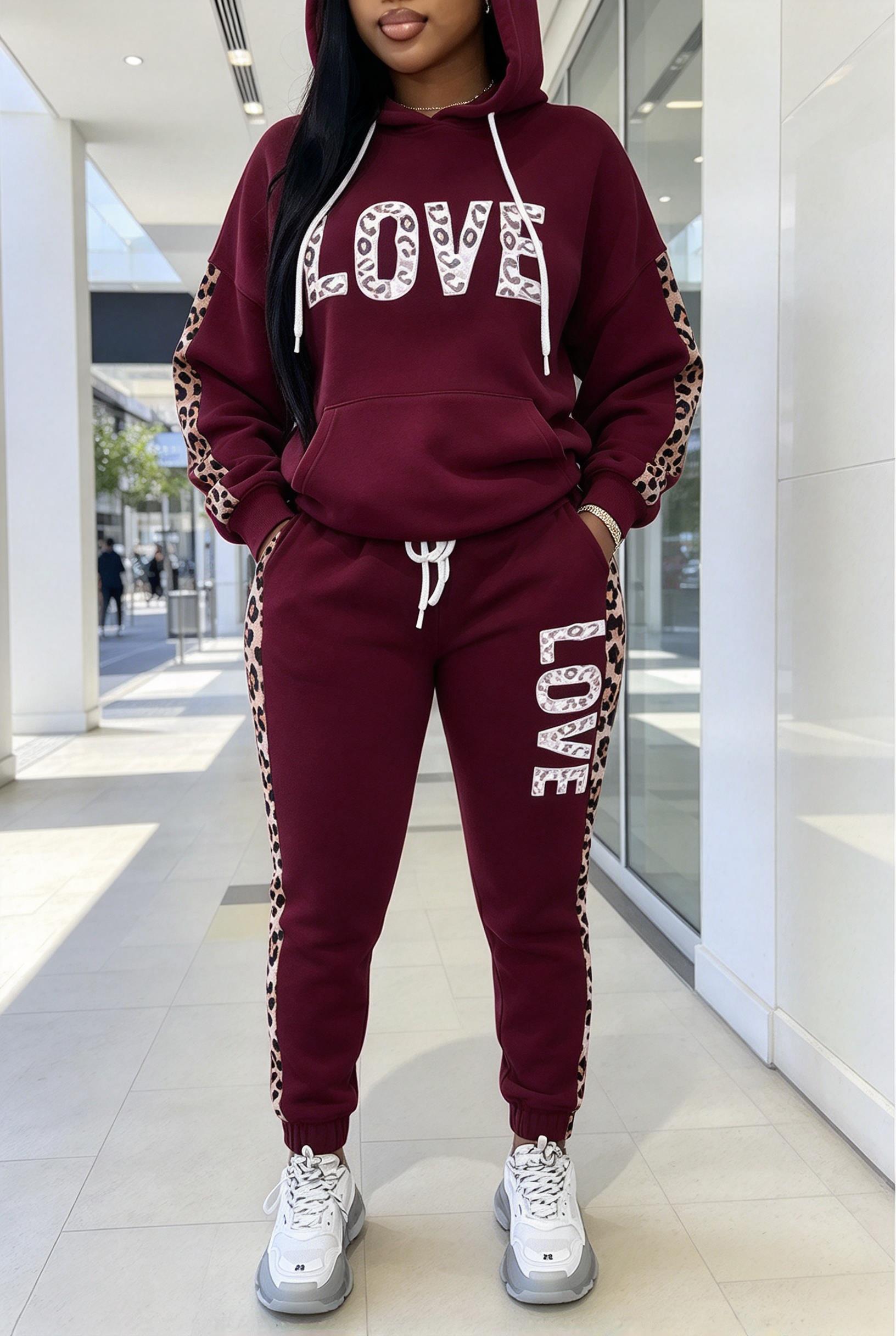 Joggers Pants - بدلة رياضية نسائية بطبعة حروف ونقشة